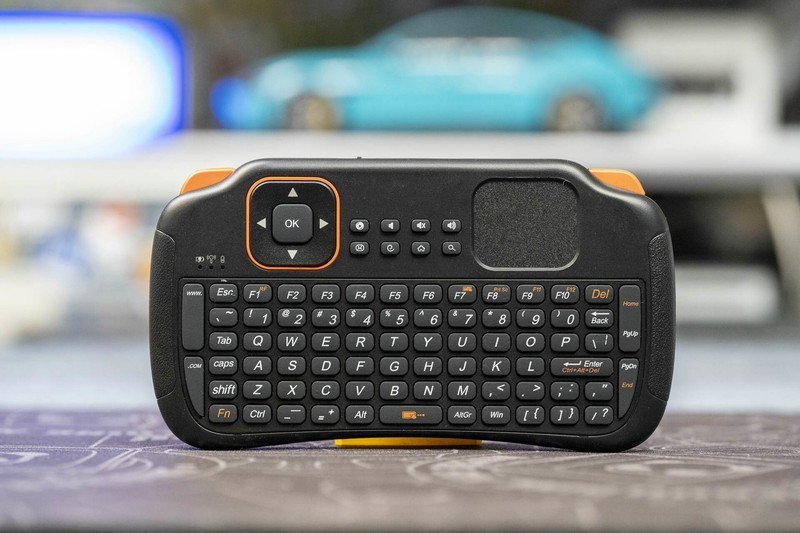 内置6个M.2硬盘位，可搭建全闪NAS，千元级迷你主机零刻ME mini