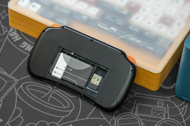 内置6个M.2硬盘位，可搭建全闪NAS，千元级迷你主机零刻ME mini