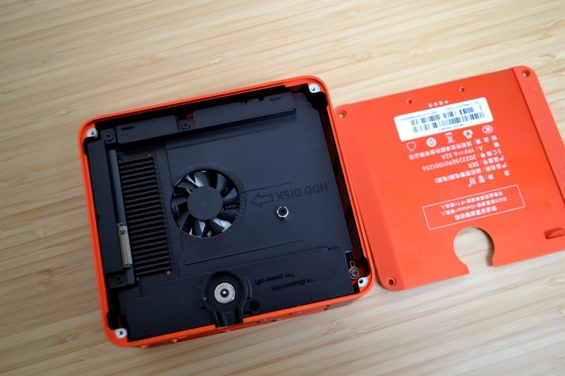 传统台式机被淘汰？同样的性能，体积小了40倍！零刻SER7首发测评