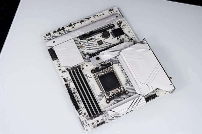 AMD Ryzen 5 9600X 真香！还选啥 14600KF 啊！