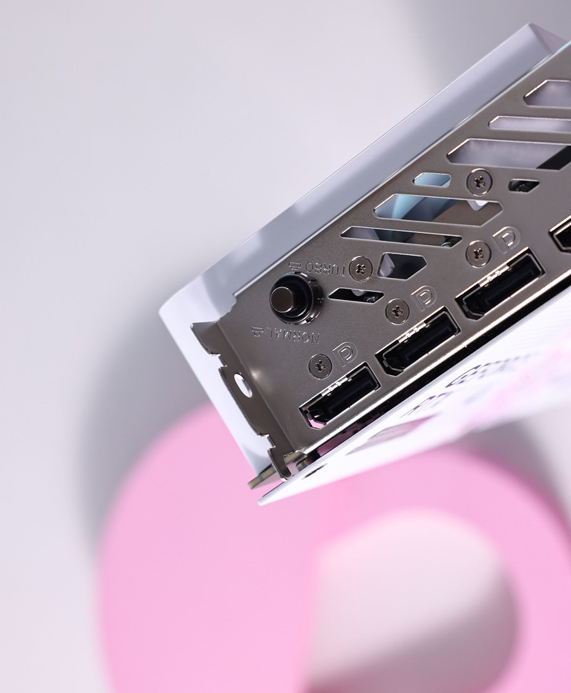 亲民甜点王！七彩虹iGame GeForce RTX 5060 Ti Ultra W OC 16GB评测