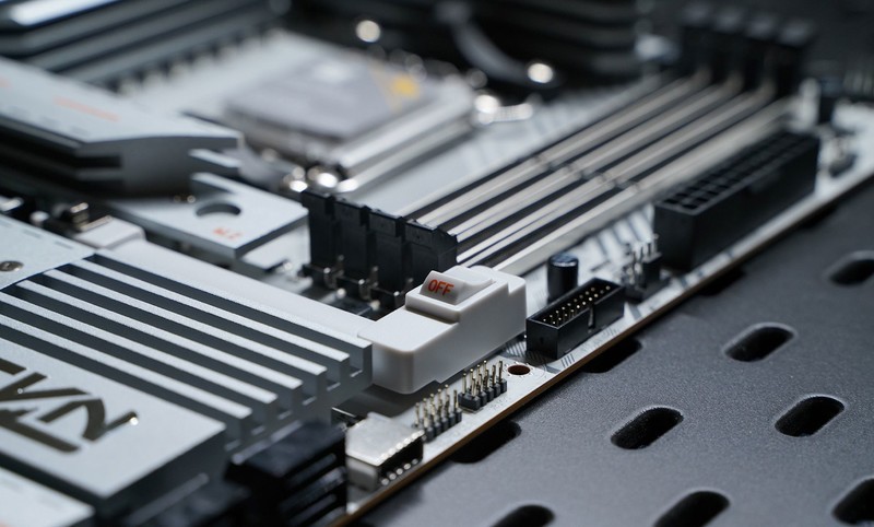 亲民甜点王！七彩虹iGame GeForce RTX 5060 Ti Ultra W OC 16GB评测