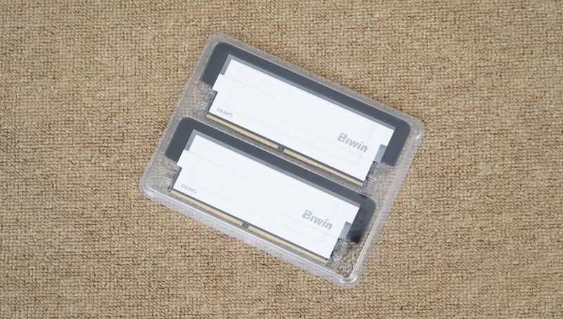 顶级游戏小钢炮，9800X3D+B850重炮手+DW100+RTX4080S装机分享