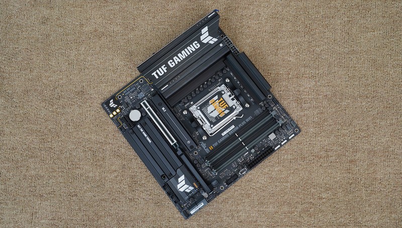 顶级游戏小钢炮，9800X3D+B850重炮手+DW100+RTX4080S装机分享