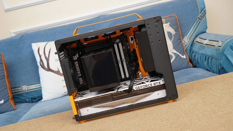顶级游戏小钢炮，9800X3D+B850重炮手+DW100+RTX4080S装机分享