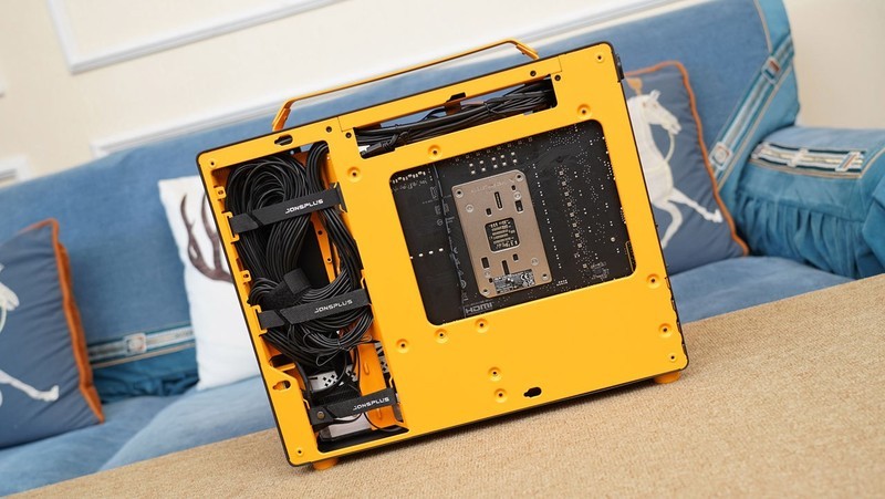 顶级游戏小钢炮，9800X3D+B850重炮手+DW100+RTX4080S装机分享