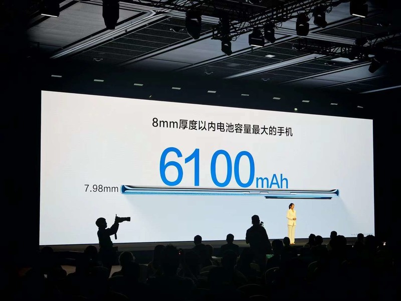 极致轻薄、五星防护耐摔、超大电池，还有AI加持的麦芒30 5G他来了