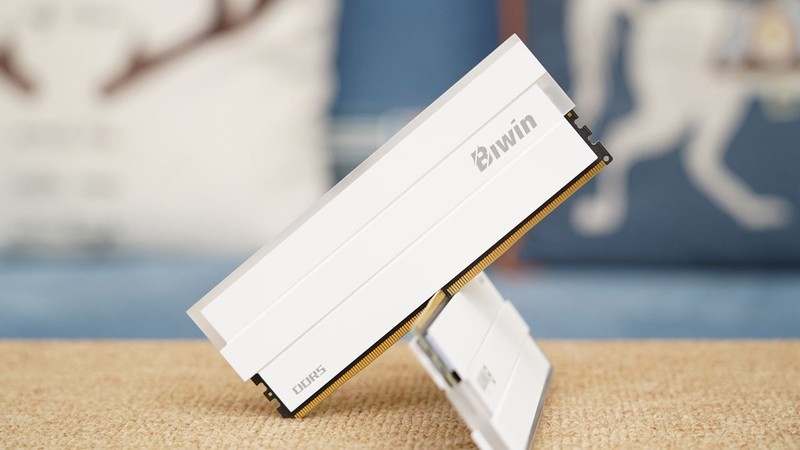 顶级游戏小钢炮，9800X3D+B850重炮手+DW100+RTX4080S装机分享