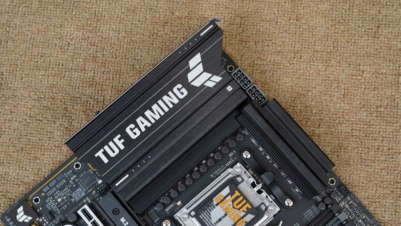 顶级游戏小钢炮，9800X3D+B850重炮手+DW100+RTX4080S装机分享