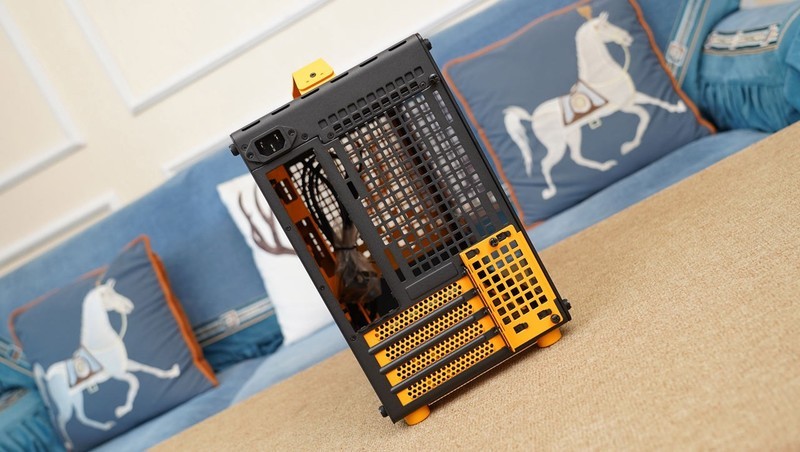 顶级游戏小钢炮，9800X3D+B850重炮手+DW100+RTX4080S装机分享