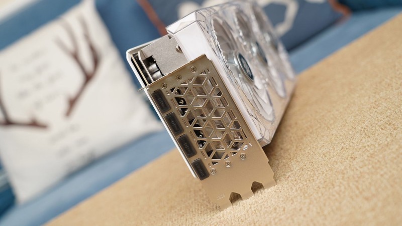 顶级游戏小钢炮，9800X3D+B850重炮手+DW100+RTX4080S装机分享