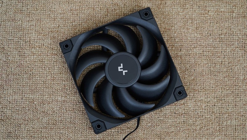 顶级游戏小钢炮，9800X3D+B850重炮手+DW100+RTX4080S装机分享