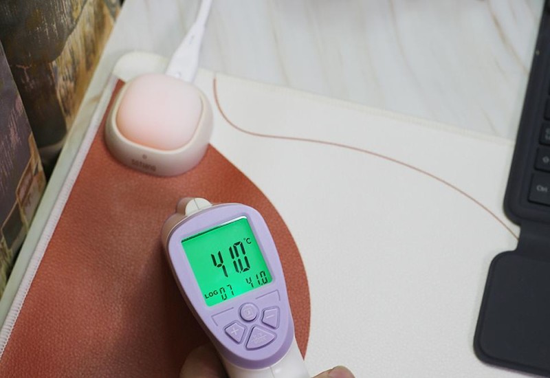 告别冬日寒冷，不再手冷脚冷，小米有品向物暖桌垫