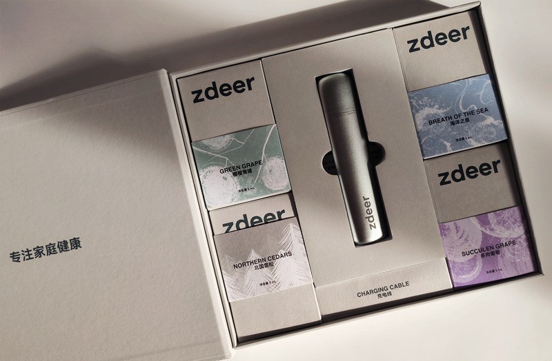 只需一喷即可保持清新口气，左点电子口腔喷雾