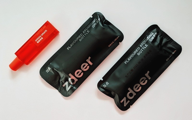 只需一喷即可保持清新口气，左点电子口腔喷雾