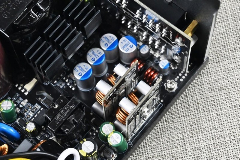 九州风神PQ850G黄金统治者全模组电源开箱拆解：严选高效率方案