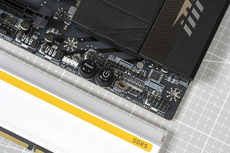 预售3499元的暗黑主板，微星MPG X870E CARBON WIFI开箱来了