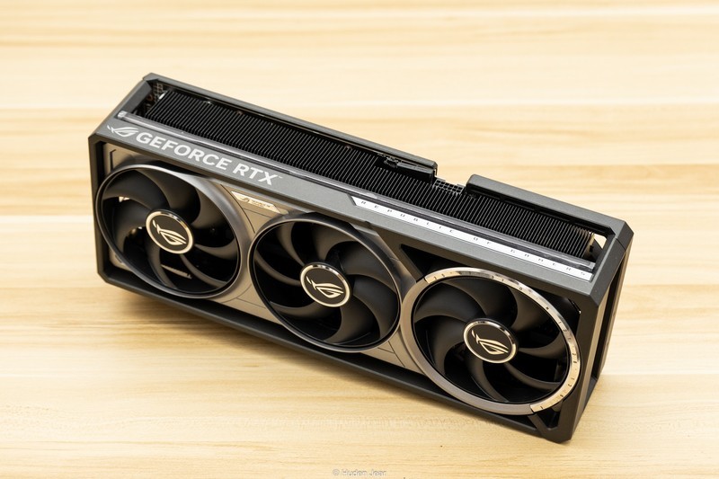 旗舰显卡ROG RTX5080游戏测评：有性能又不止于性能