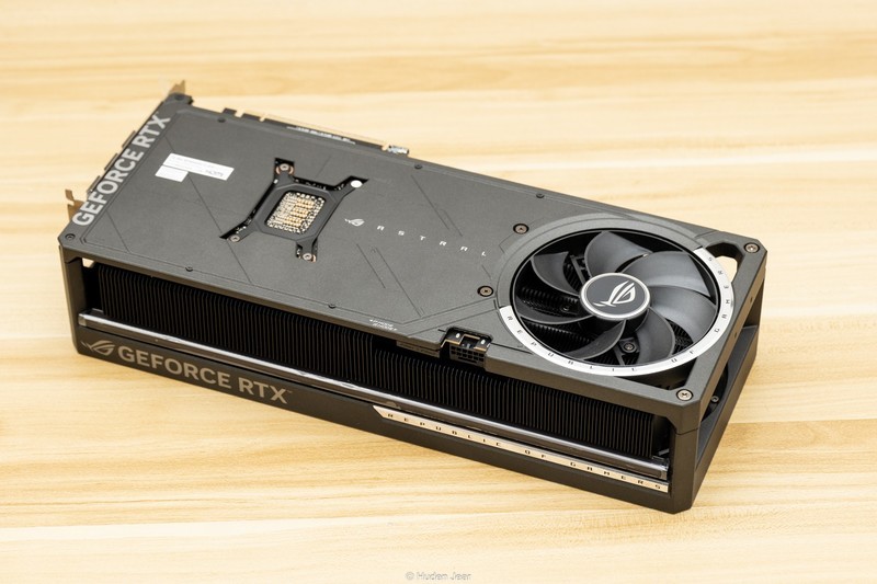 旗舰显卡ROG RTX5080游戏测评：有性能又不止于性能