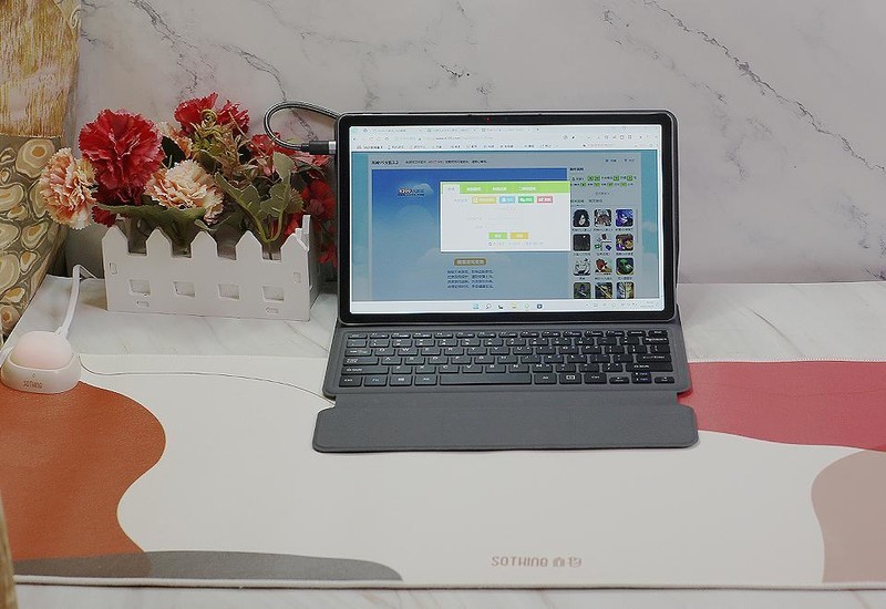 告别冬日寒冷，不再手冷脚冷，小米有品向物暖桌垫