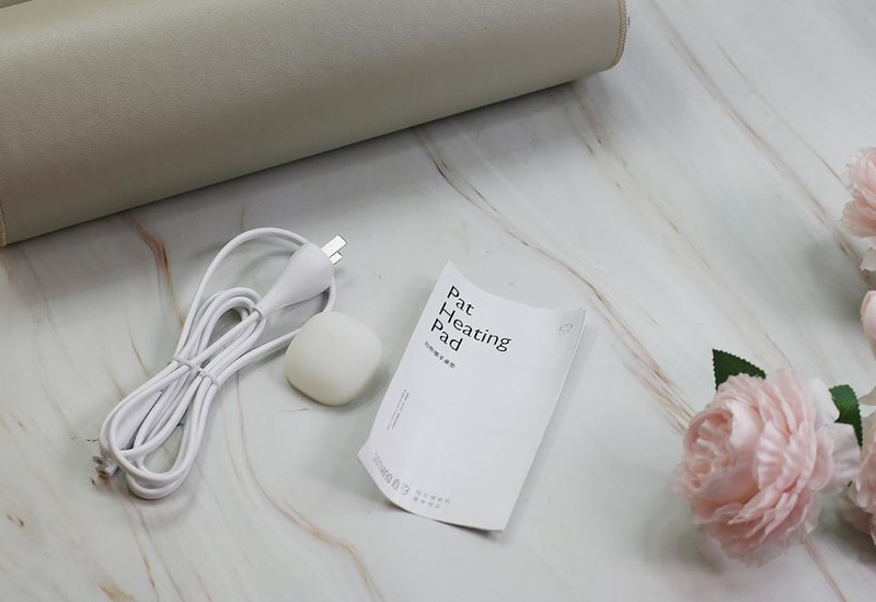 告别冬日寒冷，不再手冷脚冷，小米有品向物暖桌垫