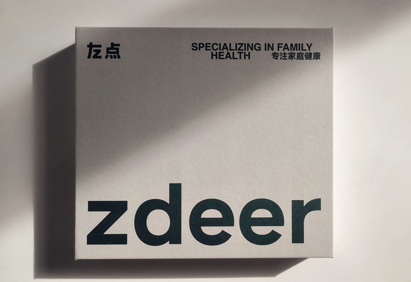 只需一喷即可保持清新口气，左点电子口腔喷雾