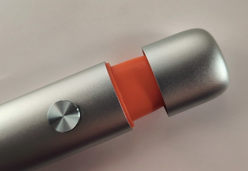 只需一喷即可保持清新口气，左点电子口腔喷雾