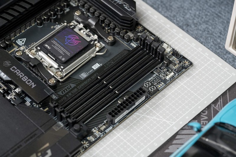 预售3499元的暗黑主板，微星MPG X870E CARBON WIFI开箱来了