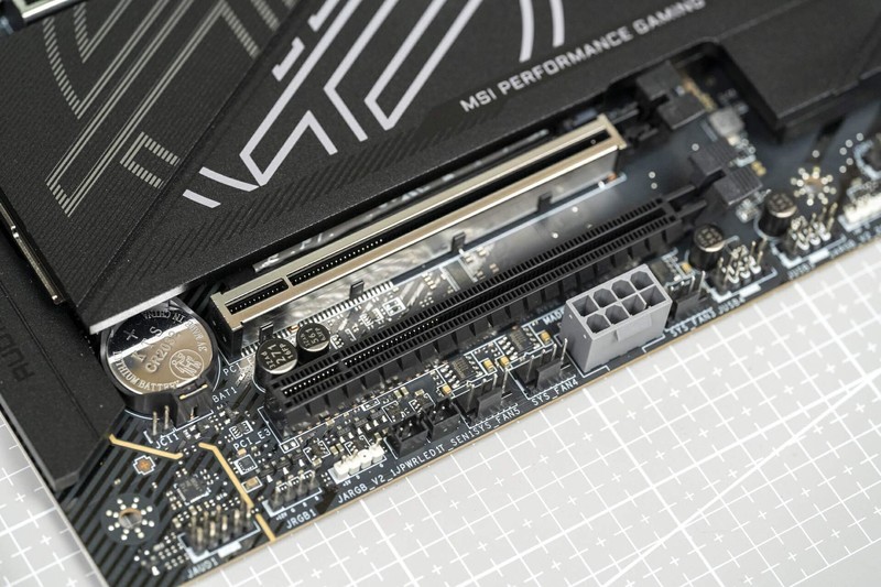 预售3499元的暗黑主板，微星MPG X870E CARBON WIFI开箱来了