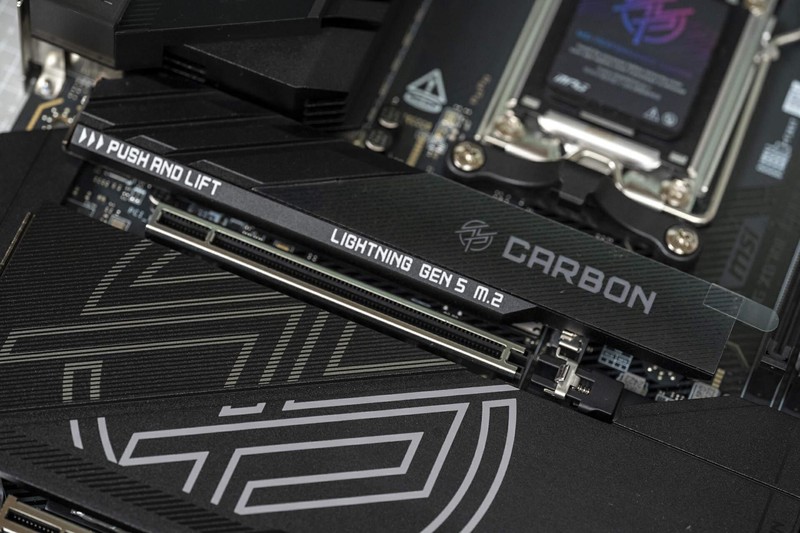 预售3499元的暗黑主板，微星MPG X870E CARBON WIFI开箱来了