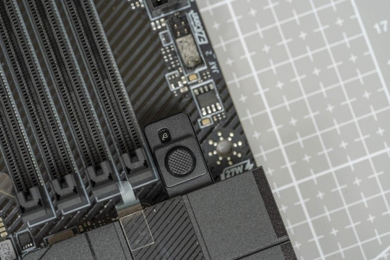 预售3499元的暗黑主板，微星MPG X870E CARBON WIFI开箱来了