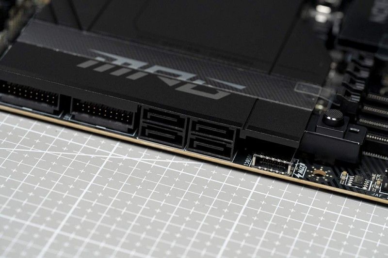 预售3499元的暗黑主板，微星MPG X870E CARBON WIFI开箱来了