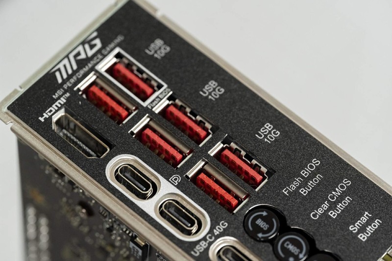 预售3499元的暗黑主板，微星MPG X870E CARBON WIFI开箱来了