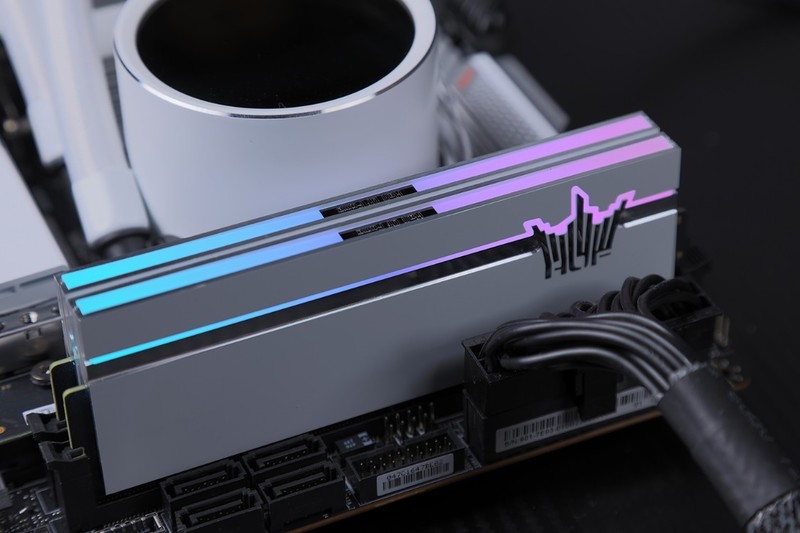 要不要上高频DDR5内存，8000MHz的D5 是种啥体验？实测告诉你