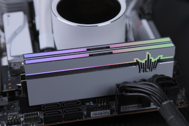 要不要上高频DDR5内存，8000MHz的D5 是种啥体验？实测告诉你