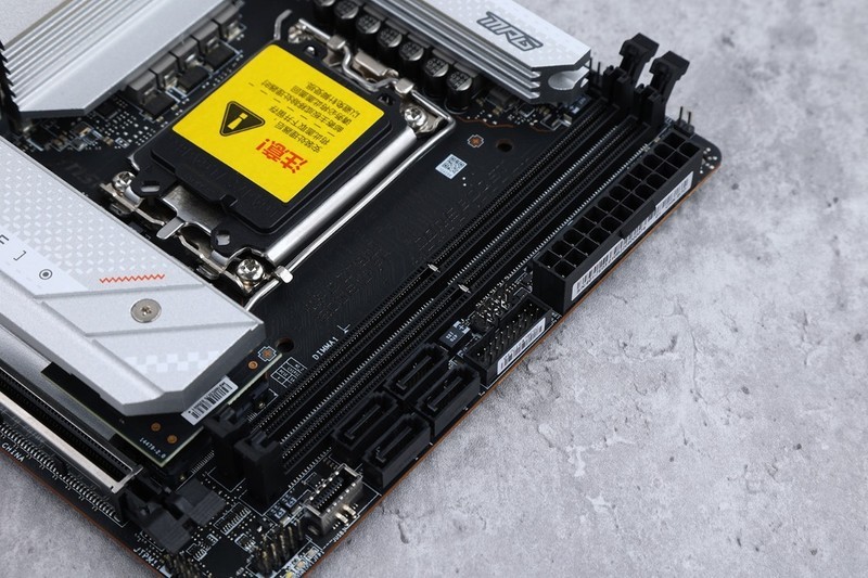 要不要上高频DDR5内存，8000MHz的D5 是种啥体验？实测告诉你