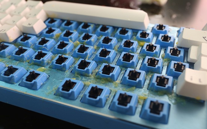 薄膜键盘比机械键盘耐用？从轴体发展剖析孛论