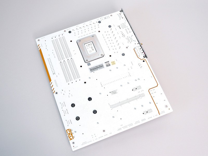 上了13代的车，花费万元攒高颜值主机，果然白色和RGB更配！