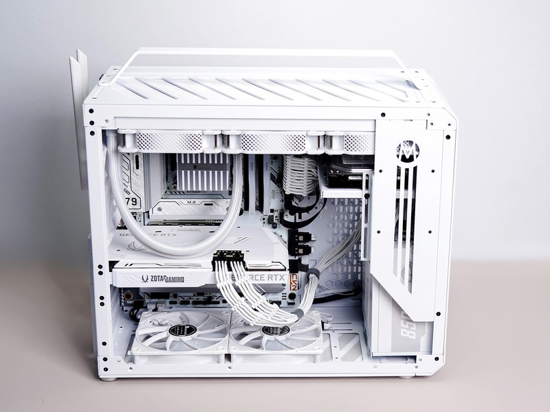 上了13代的车，花费万元攒高颜值主机，果然白色和RGB更配！