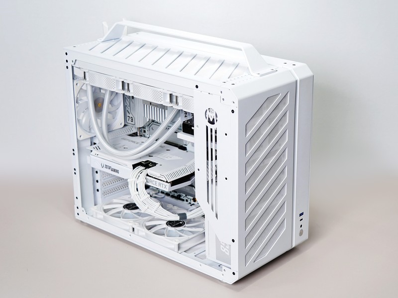 上了13代的车，花费万元攒高颜值主机，果然白色和RGB更配！