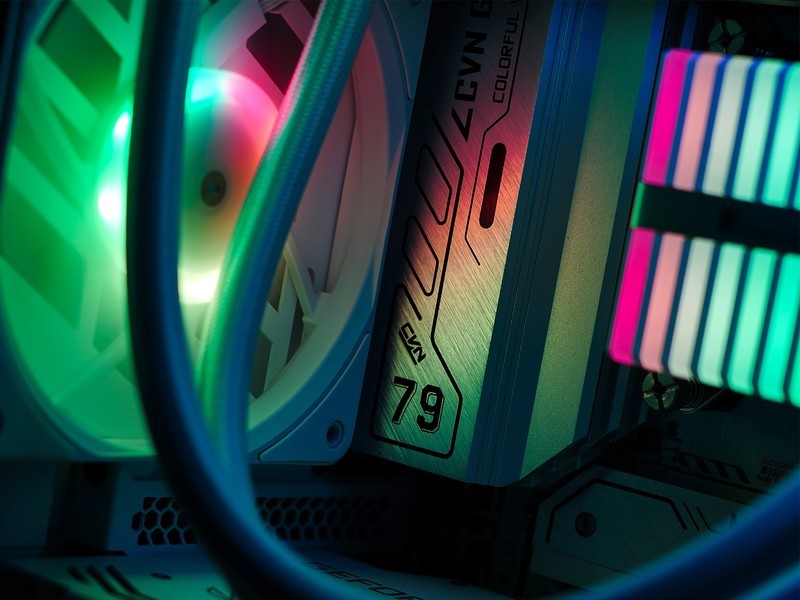 上了13代的车，花费万元攒高颜值主机，果然白色和RGB更配！