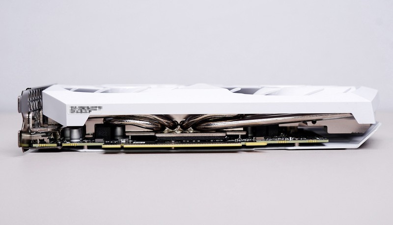 上了13代的车，花费万元攒高颜值主机，果然白色和RGB更配！