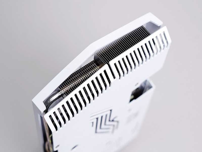 上了13代的车，花费万元攒高颜值主机，果然白色和RGB更配！