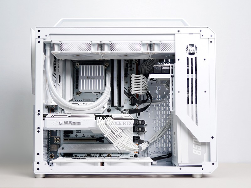 上了13代的车，花费万元攒高颜值主机，果然白色和RGB更配！