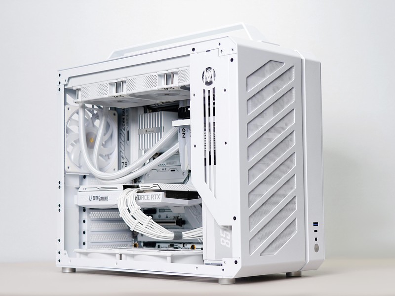 上了13代的车，花费万元攒高颜值主机，果然白色和RGB更配！