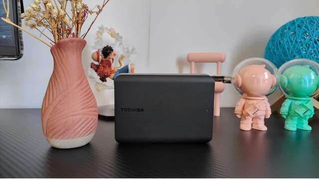 移动硬盘怎么挑，东芝Canvio Basics 新小黑A5，小巧的体积极致的享受