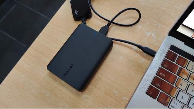 移动硬盘怎么挑，东芝Canvio Basics 新小黑A5，小巧的体积极致的享受