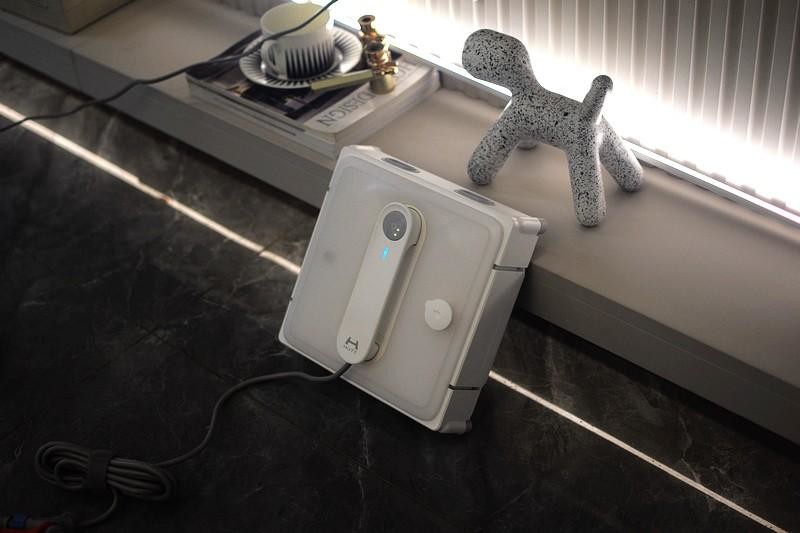 让擦窗更轻松 双向四喷头 赫特智能擦窗机器人W9