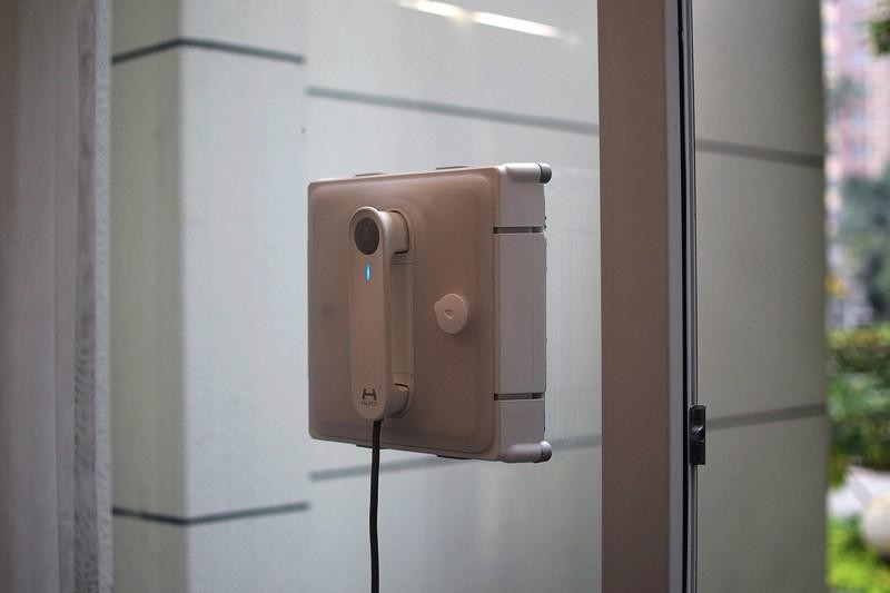 让擦窗更轻松 双向四喷头 赫特智能擦窗机器人W9