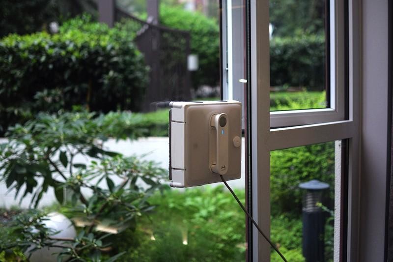 让擦窗更轻松 双向四喷头 赫特智能擦窗机器人W9